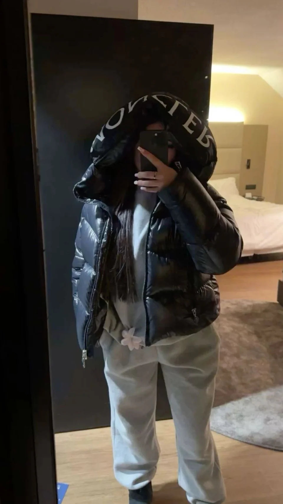 MONCLER Huppe capuche nylon laqué noir